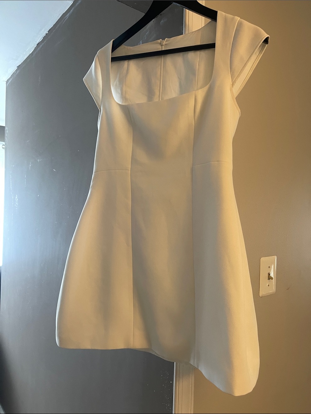 Lufeng Square-Neck White Mini Dress with Cap Sleeves - Picture 3 of 6